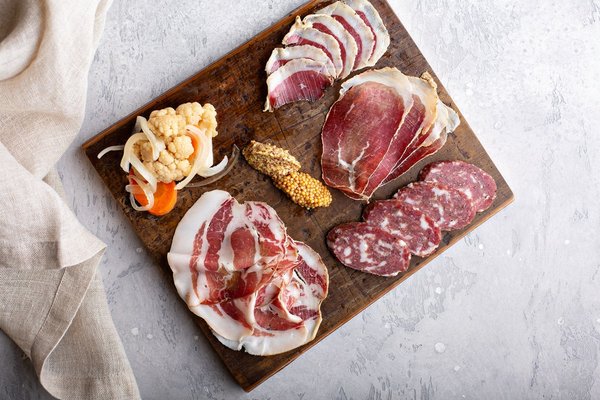 What Are the Essentials for a Gourmet Charcuterie Board with Exotic Meats and Cheeses?